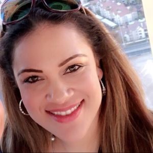 Meet your Posher, Casandra